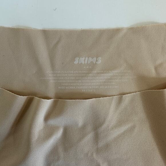 SKIMS Naked Bikini Underwear in Sand, Women's Size Medium Kim Kardashian - Picture 3 of 8